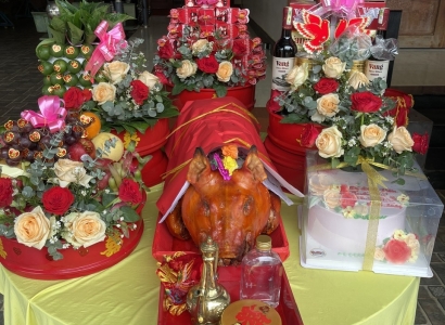 MÂM QUẢ CƯỚI HỎI